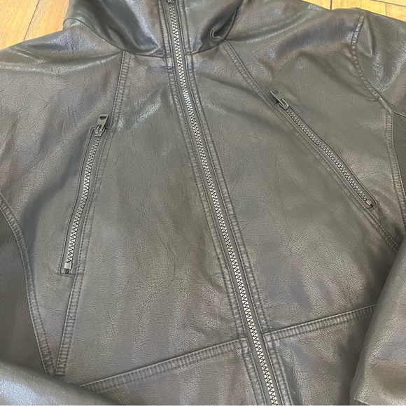 GUESS Motorcycle Jacket -Faux-Leather Detachable-Hood Size Large Men’s - Picture 6 of 15